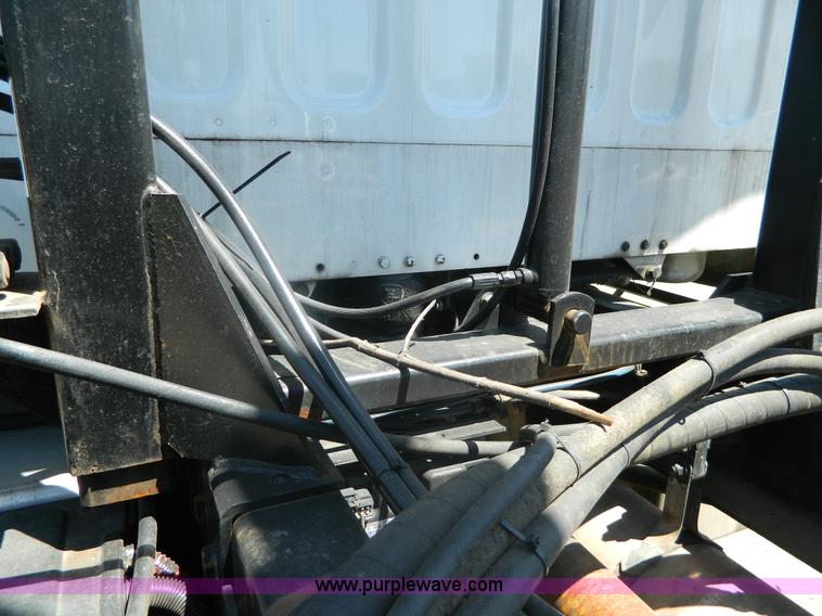 image for item J8899 2007 Freightliner Business Class M2 roll off truck