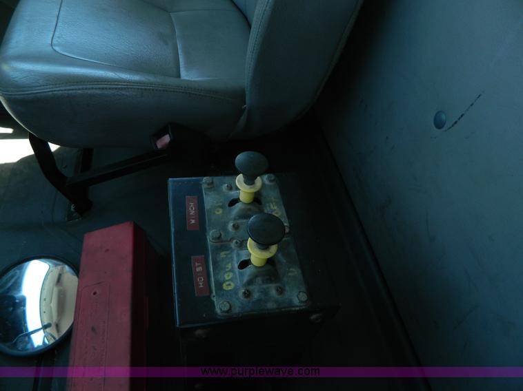 image for item J8899 2007 Freightliner Business Class M2 roll off truck