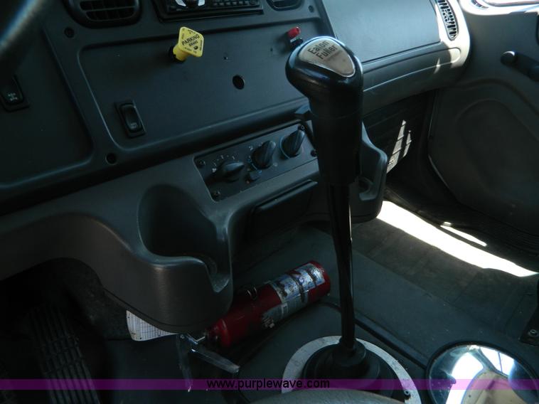 image for item J8899 2007 Freightliner Business Class M2 roll off truck