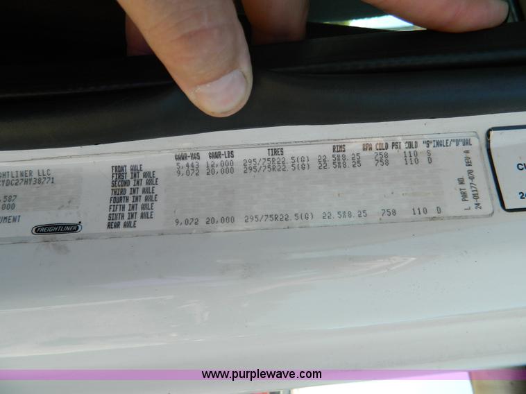 image for item J8899 2007 Freightliner Business Class M2 roll off truck