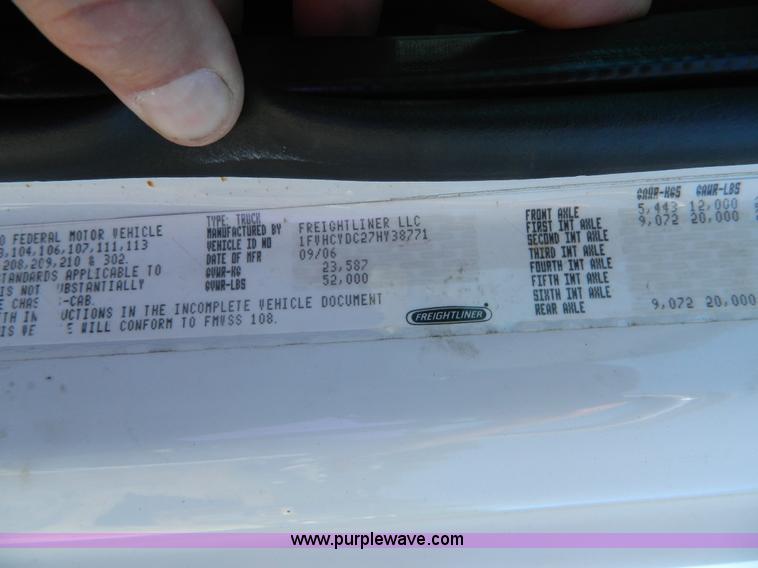 image for item J8899 2007 Freightliner Business Class M2 roll off truck