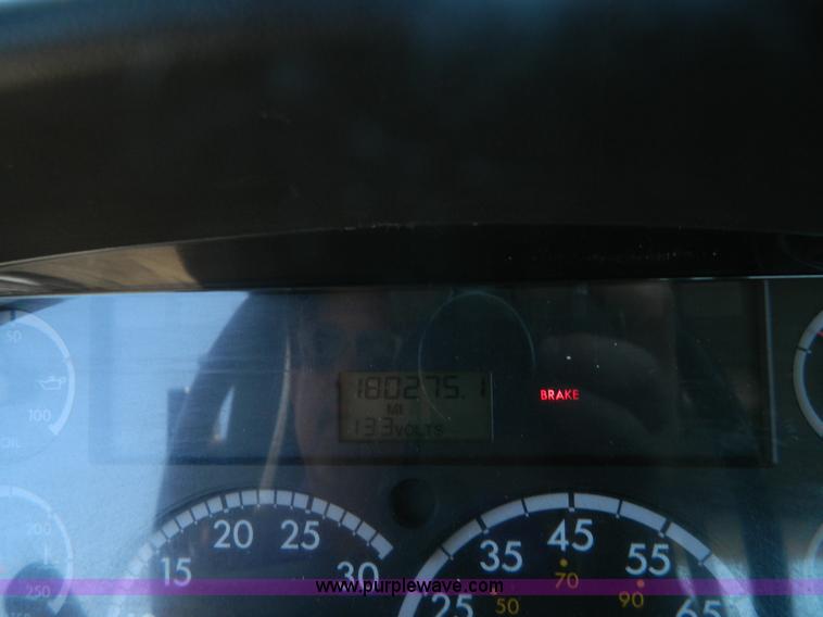 image for item J8899 2007 Freightliner Business Class M2 roll off truck