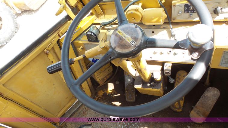 image for item K1449 1972 Caterpillar 930 wheel loader