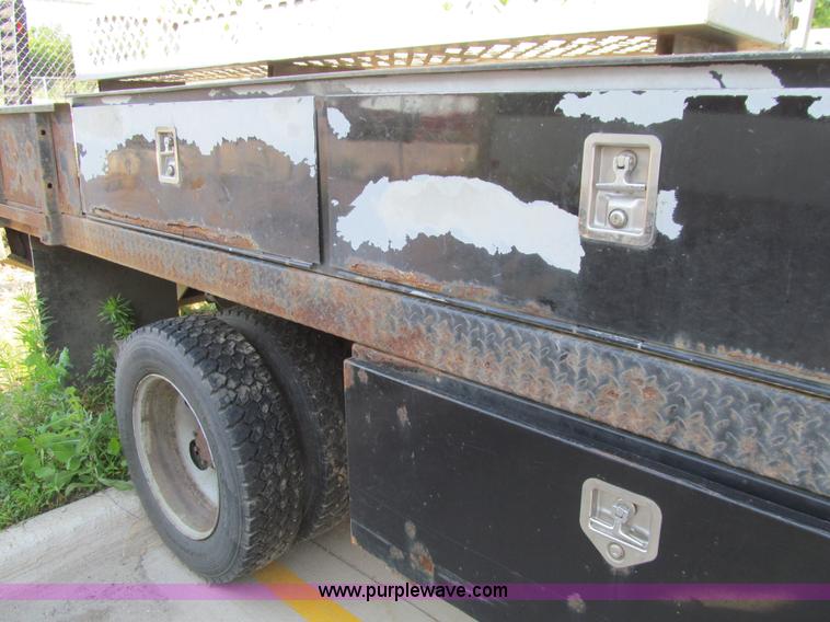 image for item K2205 2008 Ford F550 XL Super Duty SuperCrew flatbed truck