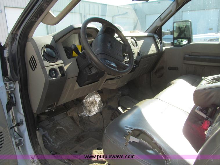 image for item K2205 2008 Ford F550 XL Super Duty SuperCrew flatbed truck