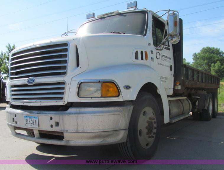 image for item K2206 1997 Ford AT9513 Aeromax 122 dump truck