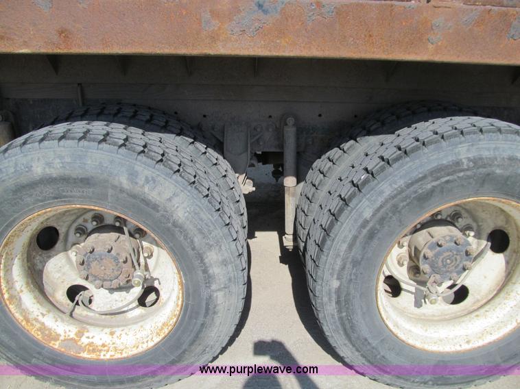 image for item K2206 1997 Ford AT9513 Aeromax 122 dump truck