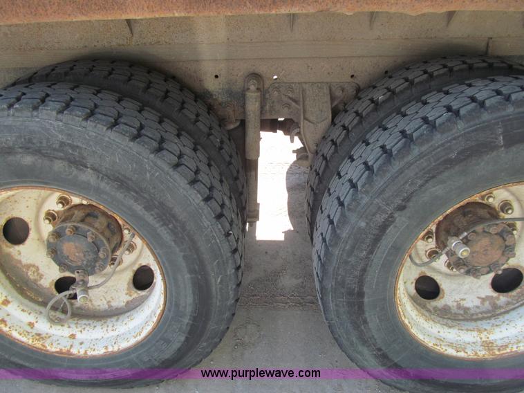 image for item K2206 1997 Ford AT9513 Aeromax 122 dump truck