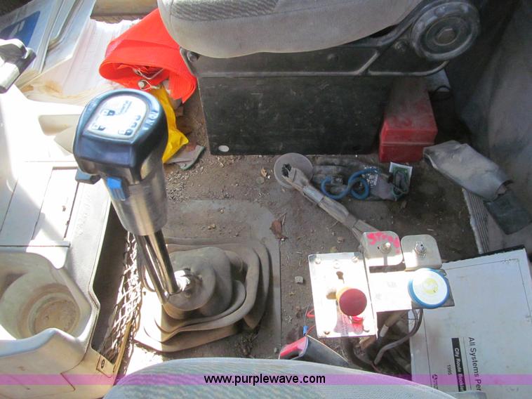 image for item K2206 1997 Ford AT9513 Aeromax 122 dump truck