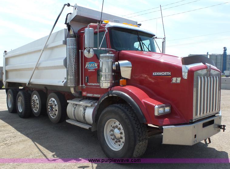image for item K2207 2007 Kenworth T800 dump truck