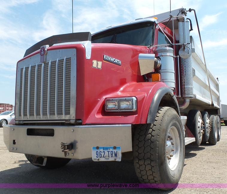 image for item K2207 2007 Kenworth T800 dump truck