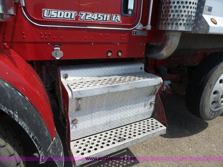 image for item K2207 2007 Kenworth T800 dump truck