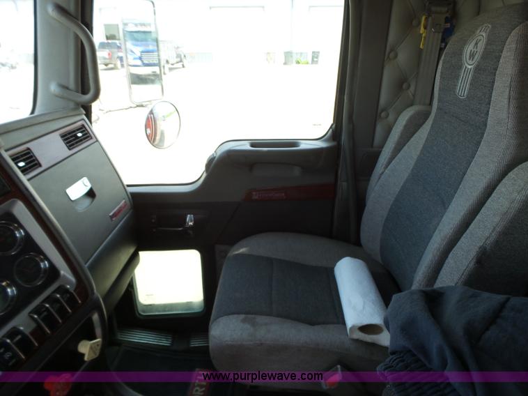 image for item K2207 2007 Kenworth T800 dump truck