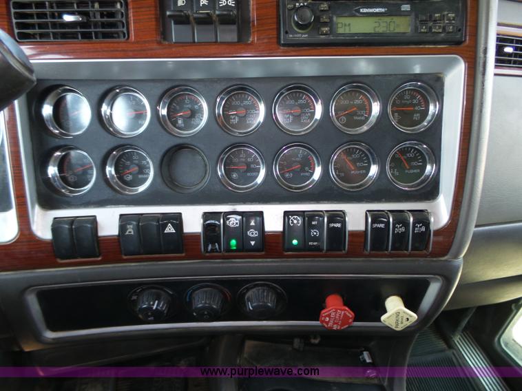 image for item K2207 2007 Kenworth T800 dump truck