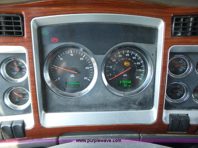 image for item K2207 2007 Kenworth T800 dump truck