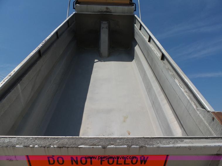 image for item K2207 2007 Kenworth T800 dump truck