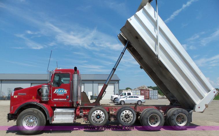 image for item K2207 2007 Kenworth T800 dump truck