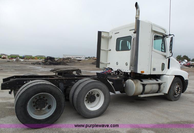 image for item K2234 1999 Freightliner Century Class semi truck