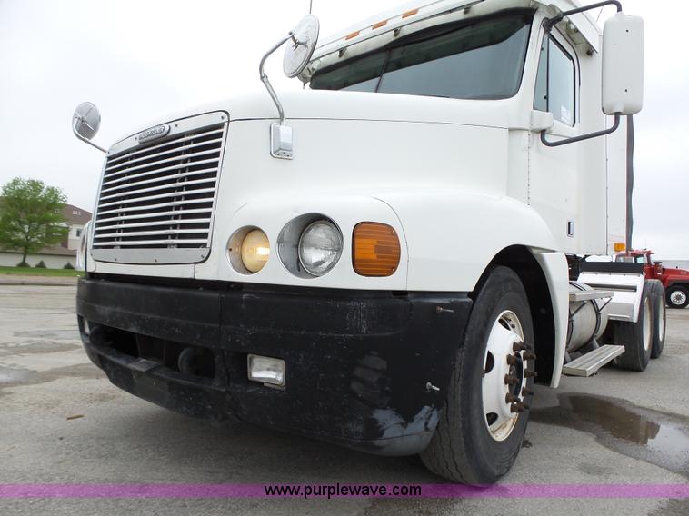 image for item K2234 1999 Freightliner Century Class semi truck