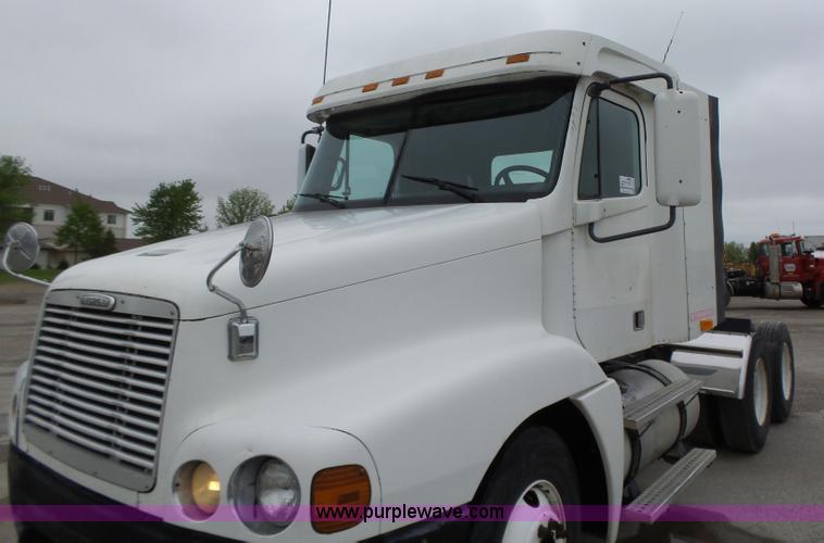 image for item K2234 1999 Freightliner Century Class semi truck