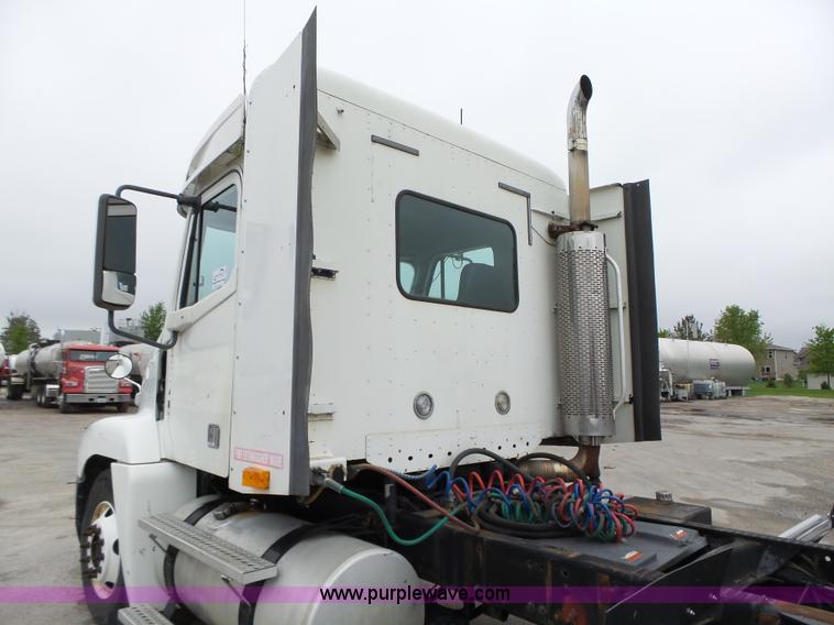 image for item K2234 1999 Freightliner Century Class semi truck
