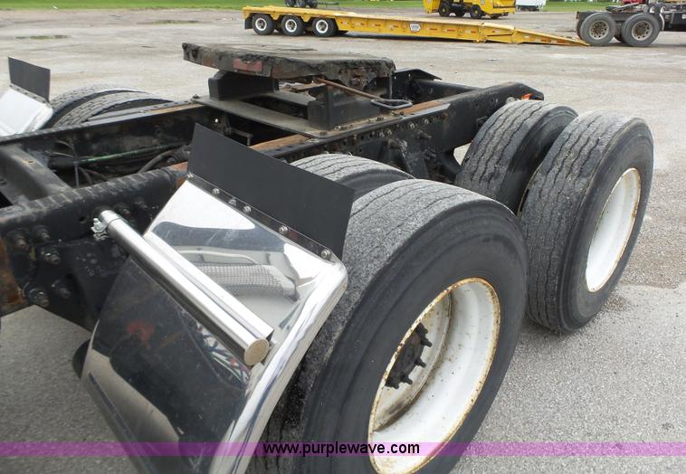 image for item K2234 1999 Freightliner Century Class semi truck