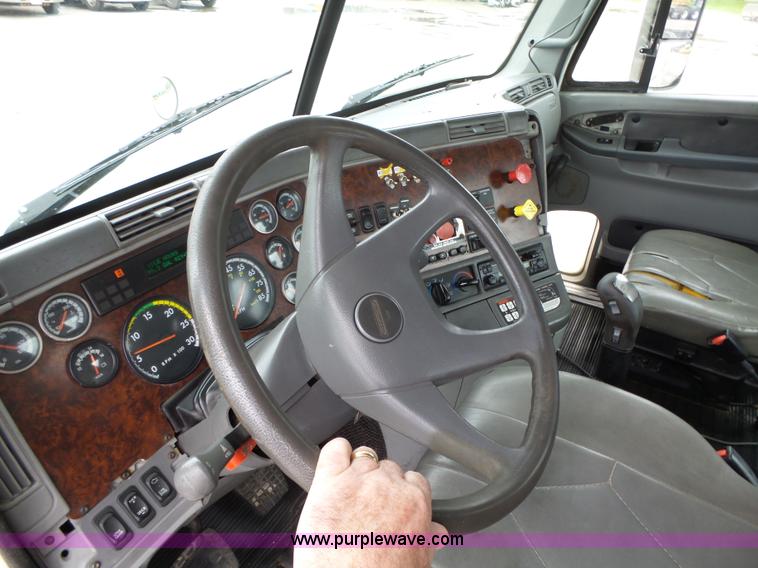 image for item K2234 1999 Freightliner Century Class semi truck