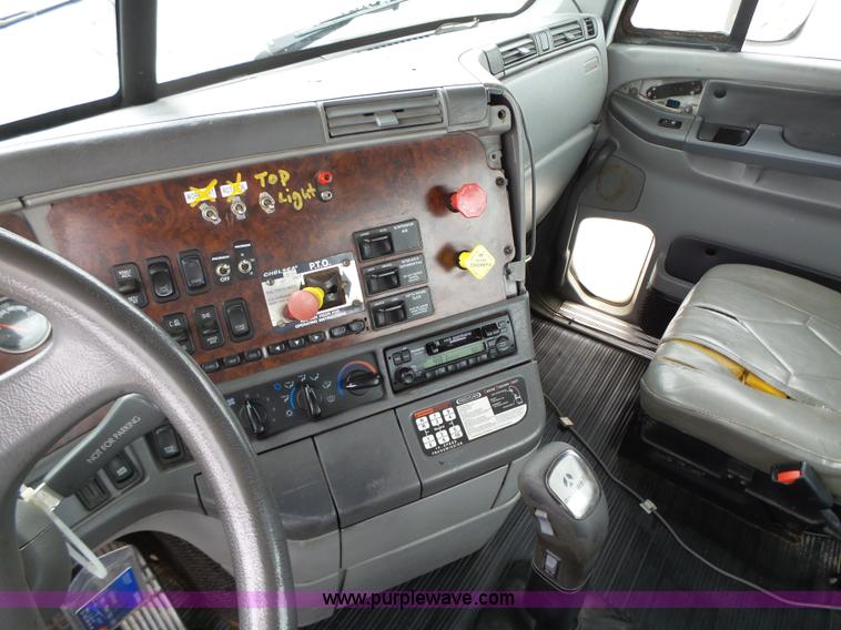 image for item K2234 1999 Freightliner Century Class semi truck