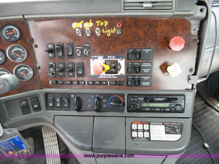 image for item K2234 1999 Freightliner Century Class semi truck