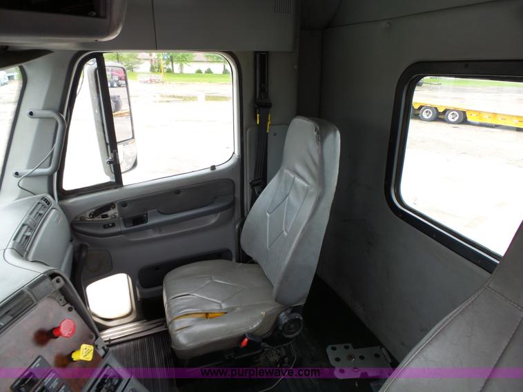 image for item K2234 1999 Freightliner Century Class semi truck