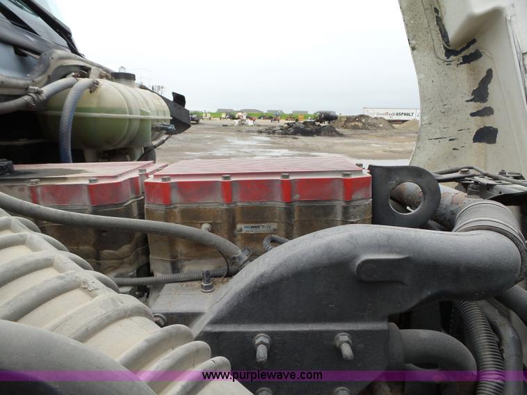 image for item K2234 1999 Freightliner Century Class semi truck