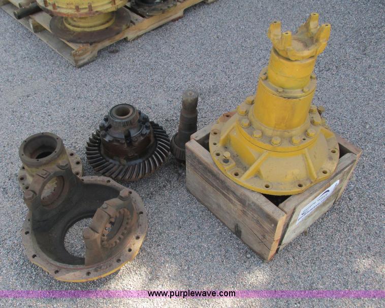 image for item K4026 Caterpillar 950 front and rear differentials