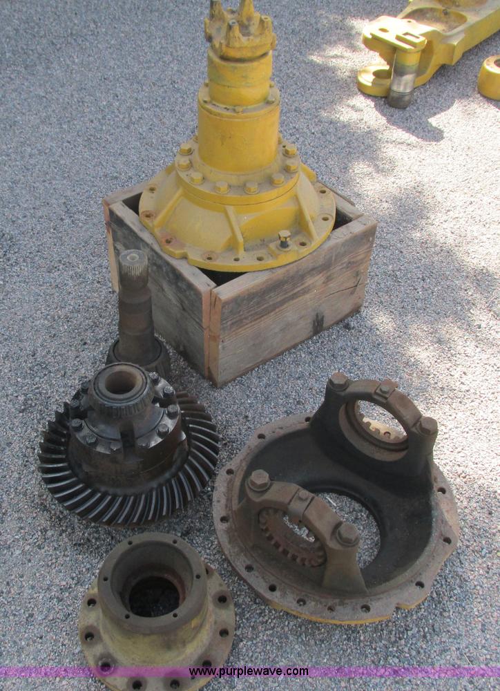 image for item K4026 Caterpillar 950 front and rear differentials