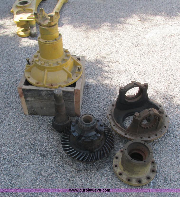 image for item K4026 Caterpillar 950 front and rear differentials