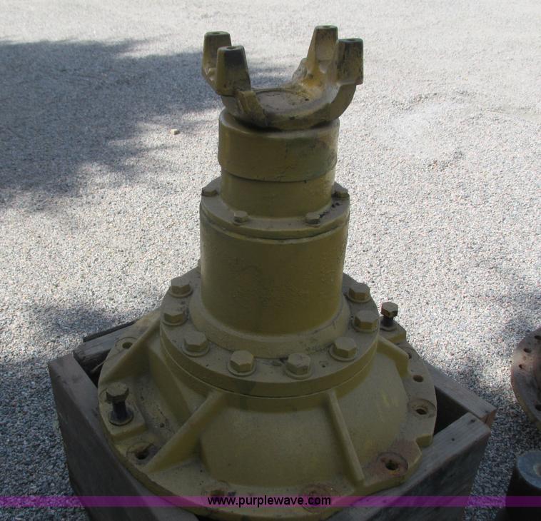 image for item K4026 Caterpillar 950 front and rear differentials