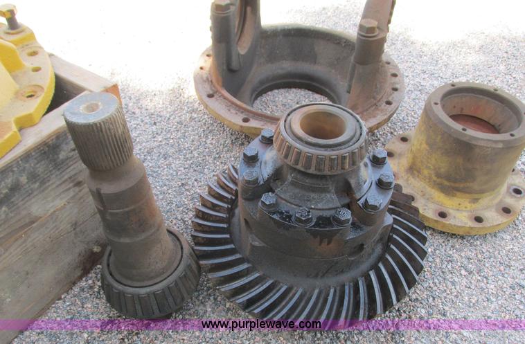 image for item K4026 Caterpillar 950 front and rear differentials