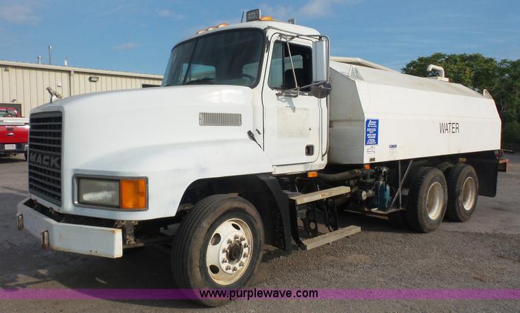 image for item K4623 1998 Mack CH613 tank truck