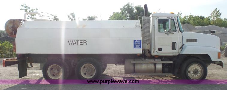 image for item K4623 1998 Mack CH613 tank truck