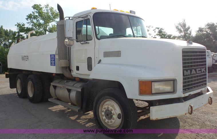 image for item K4623 1998 Mack CH613 tank truck