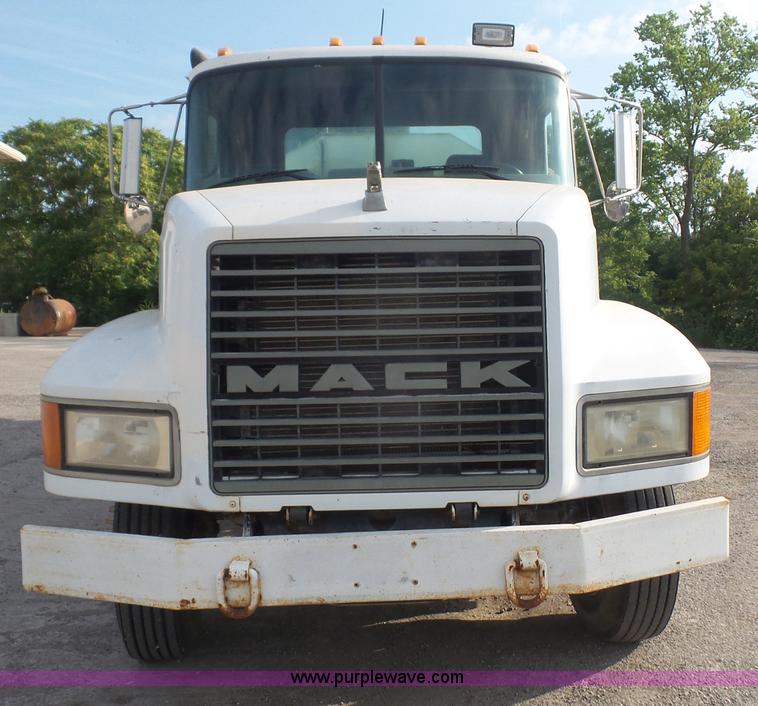 image for item K4623 1998 Mack CH613 tank truck