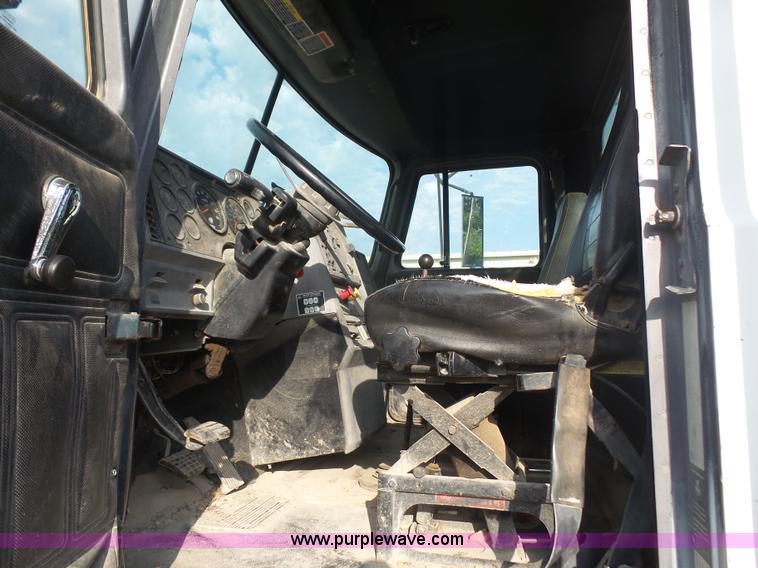 image for item K4623 1998 Mack CH613 tank truck