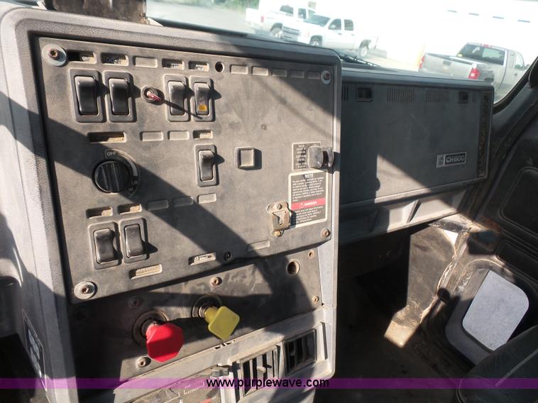 image for item K4623 1998 Mack CH613 tank truck