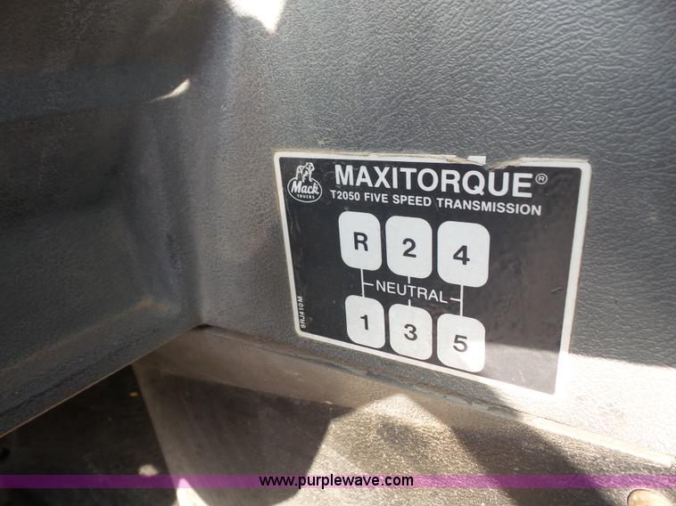 image for item K4623 1998 Mack CH613 tank truck