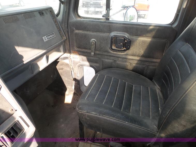 image for item K4623 1998 Mack CH613 tank truck