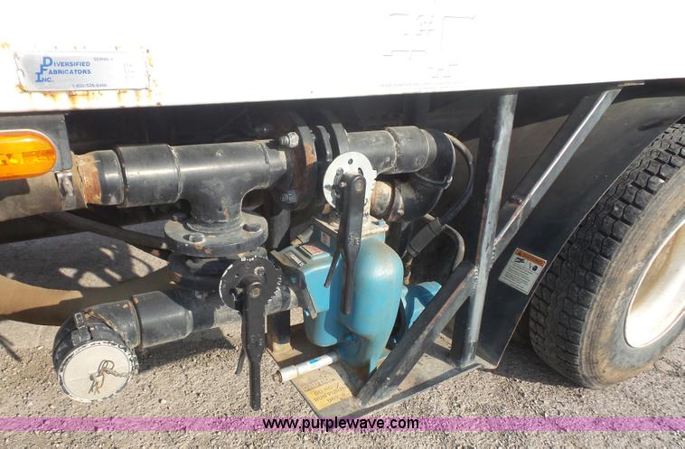 image for item K4623 1998 Mack CH613 tank truck