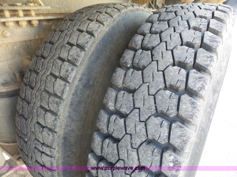 image for item K4623 1998 Mack CH613 tank truck