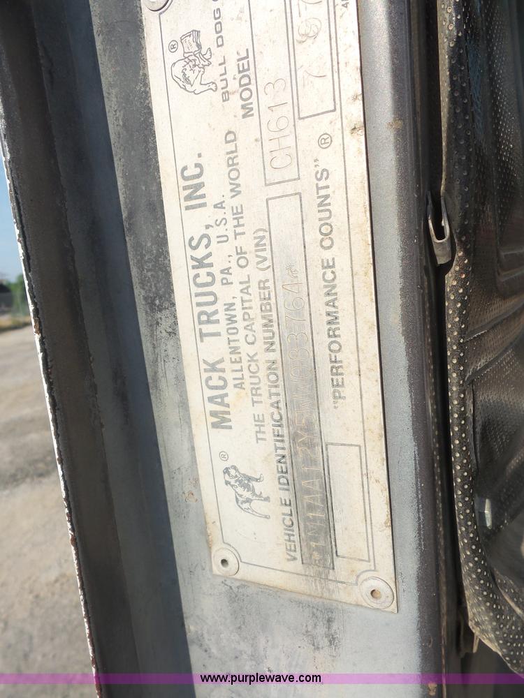 image for item K4623 1998 Mack CH613 tank truck