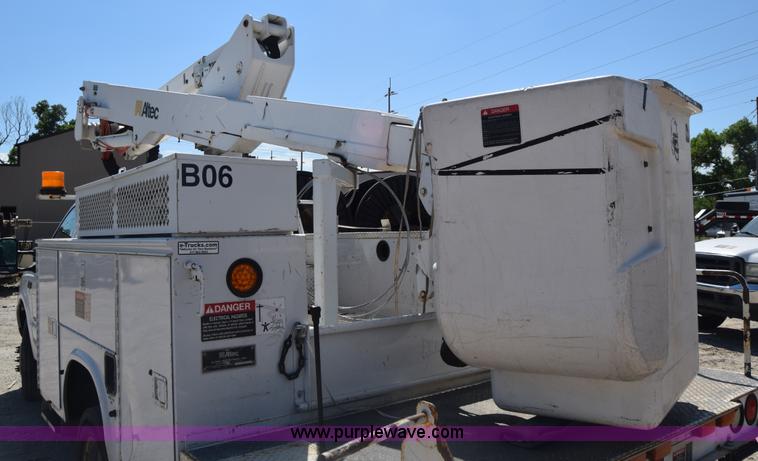 image for item K7279 2004 Ford F550 bucket truck