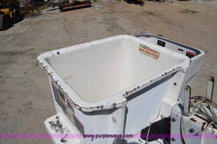 image for item K7279 2004 Ford F550 bucket truck