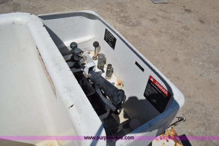 image for item K7279 2004 Ford F550 bucket truck